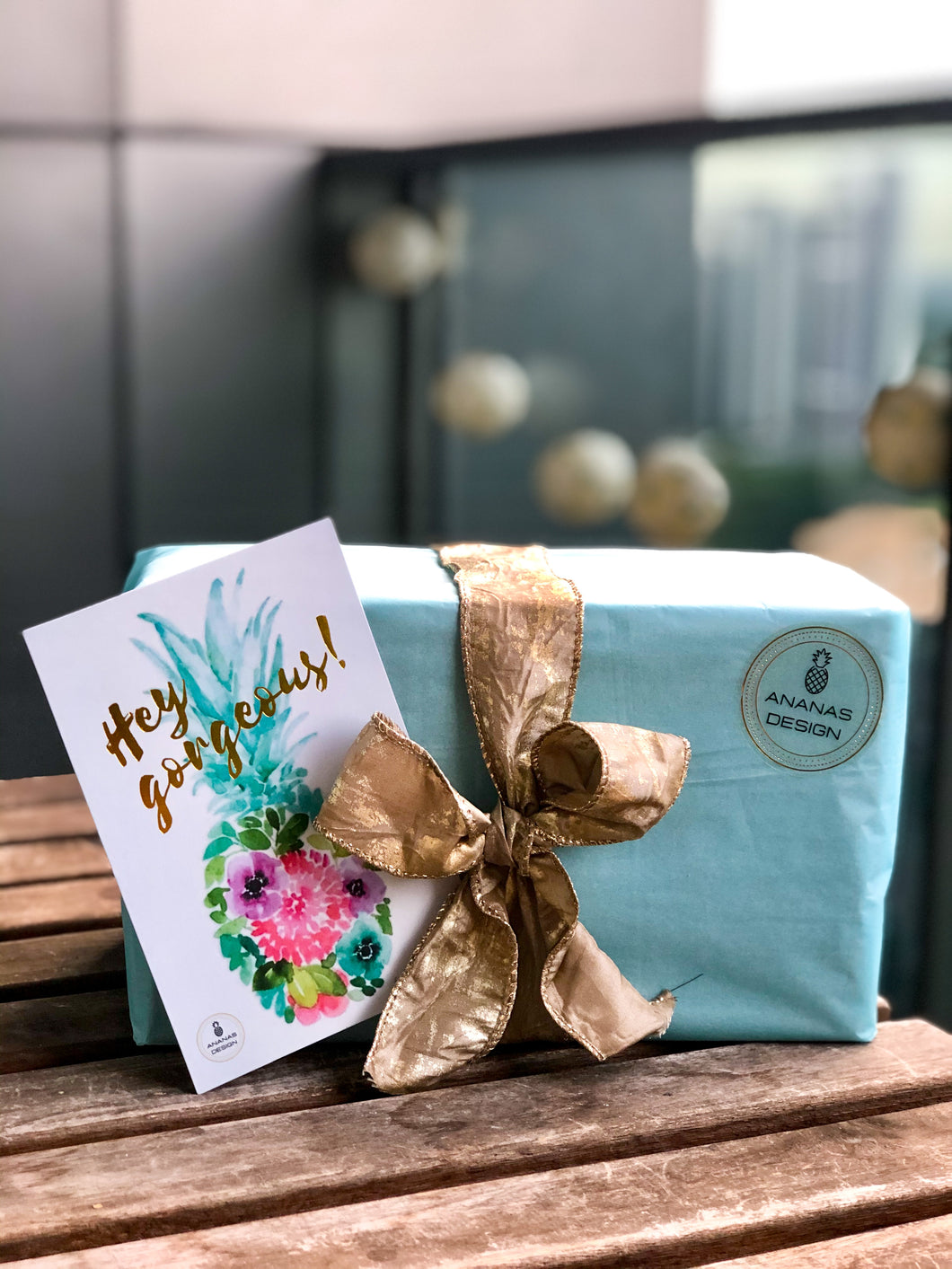 Gift-wrap & personalised gift card